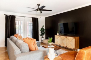 Stylish Downtown Nashville 3 Beds, 1 Bedroom with Private Patio, Parking